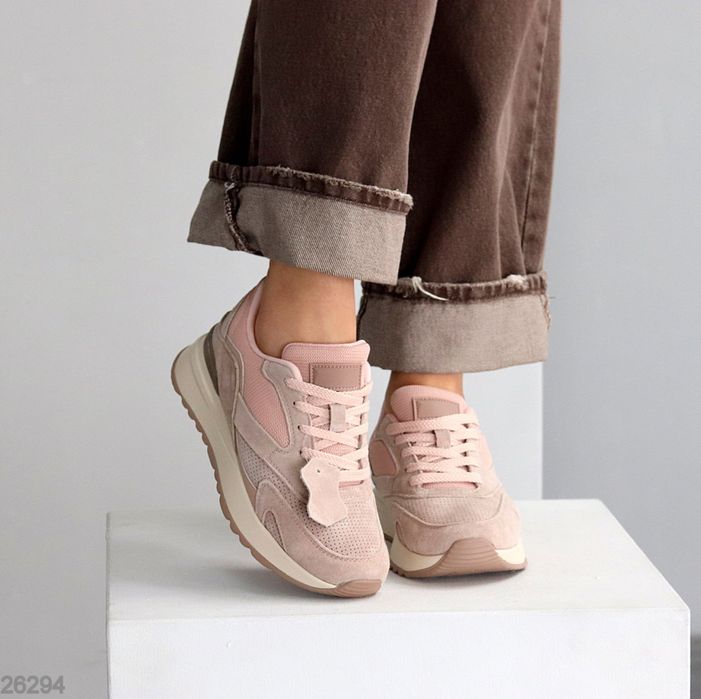 Зручні жіночі замшеві кросівки