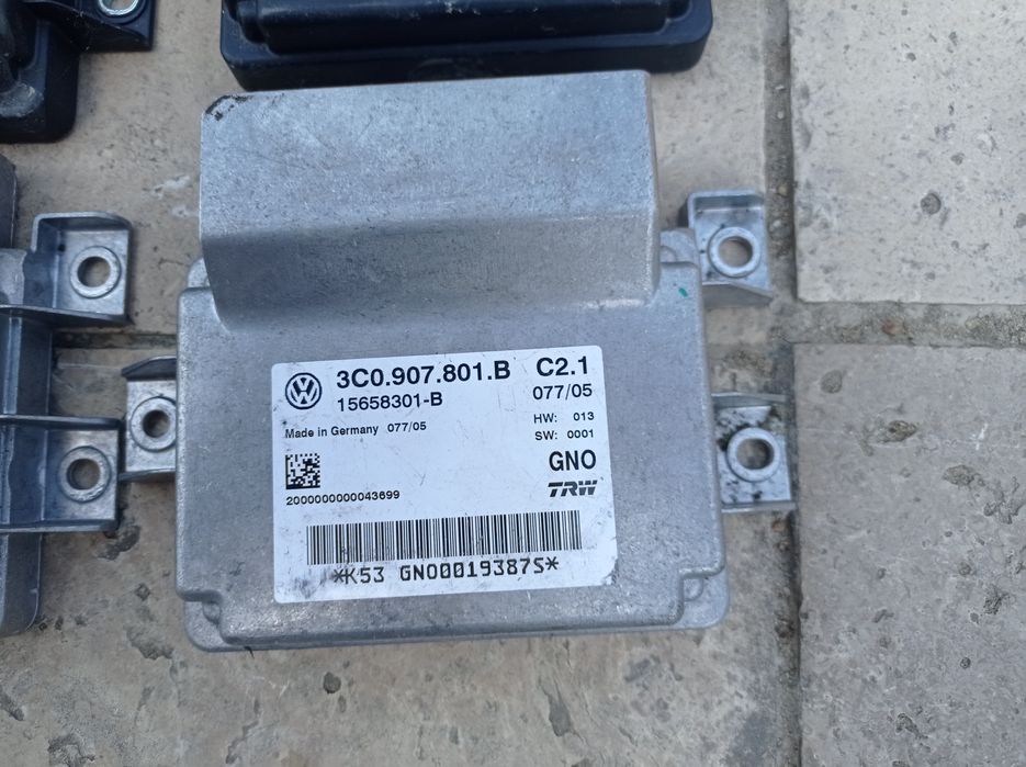 Блок керування ручним гальмом Volkswagen Passat B6 3C0907801B