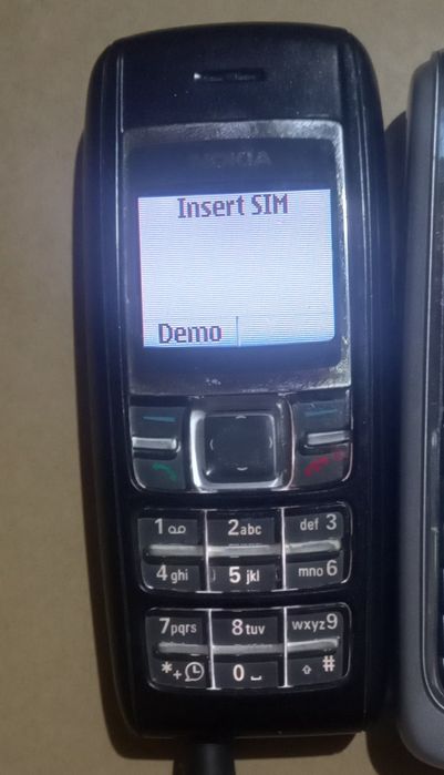 4 Telemóveis Nokia a funcionar.