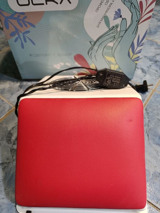 Витяжка манікюрна