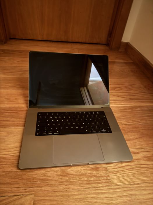 Vendo MacBook Pro 16" com carregador