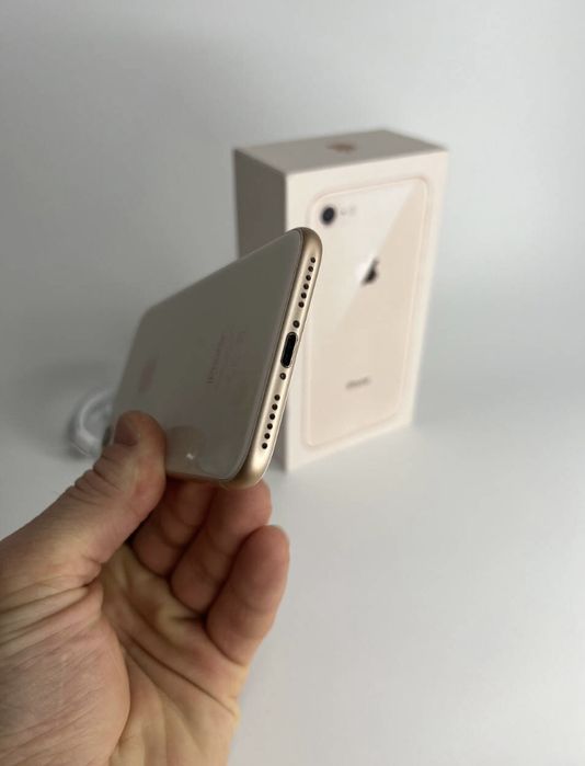 iPhone 8 на 64гб