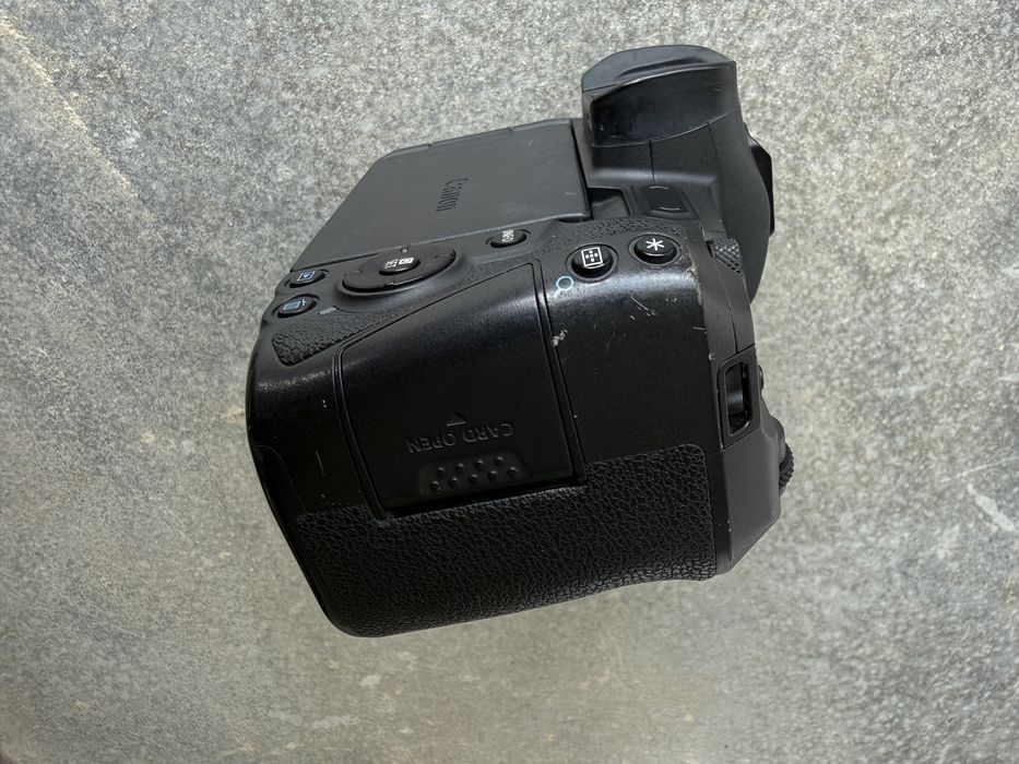 Canon EOS R com apenas 7428 disparos