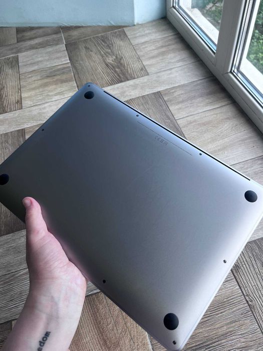 Продаю Apple MacBook Air 13, 2020, Space Gray (256GB) M1
