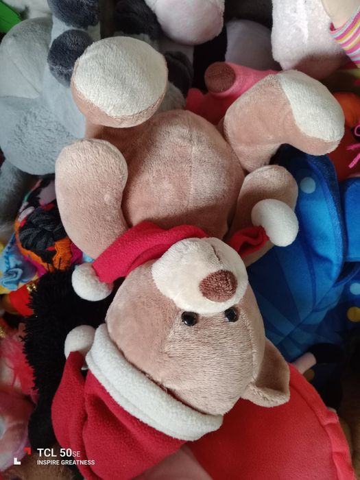 Saco com 55 peluches grandes e pequenos tudo em bom estado.