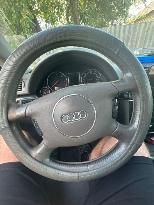 AUDI A4B6 2003.седан