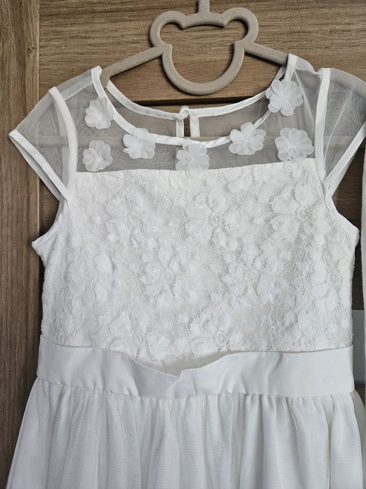 Sukienka wizytowa biała z sweterkiem bolerkiem