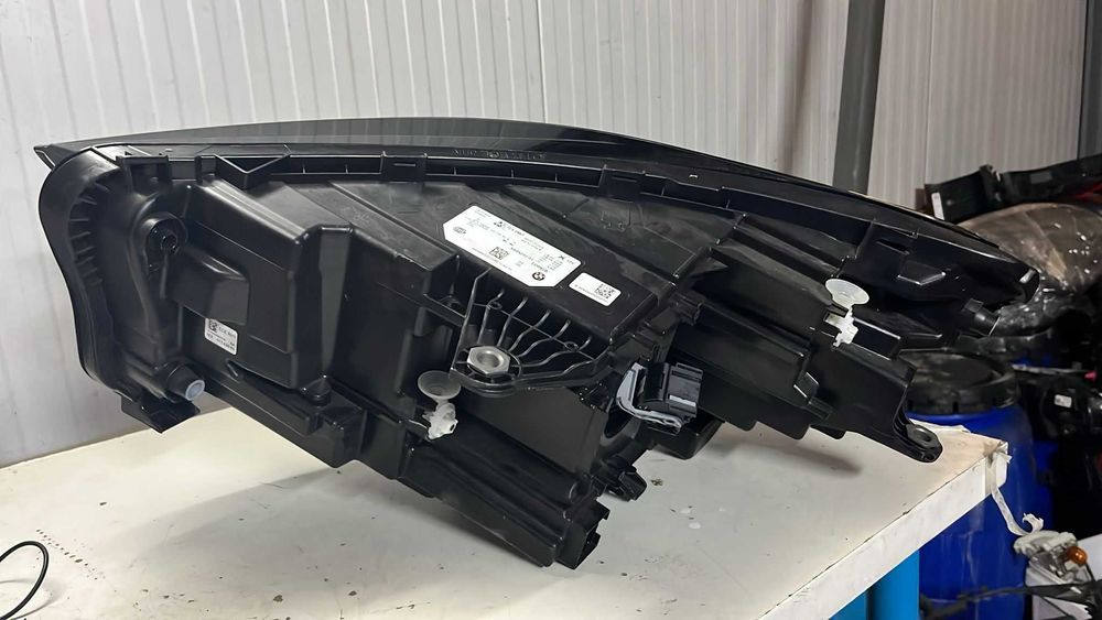 Farol Frente Direito BMW X1 U11