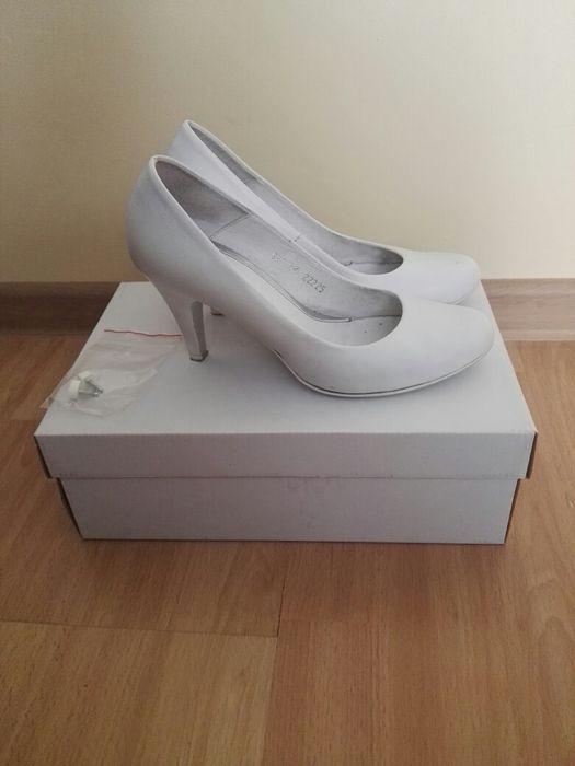 Buty ślubne białe