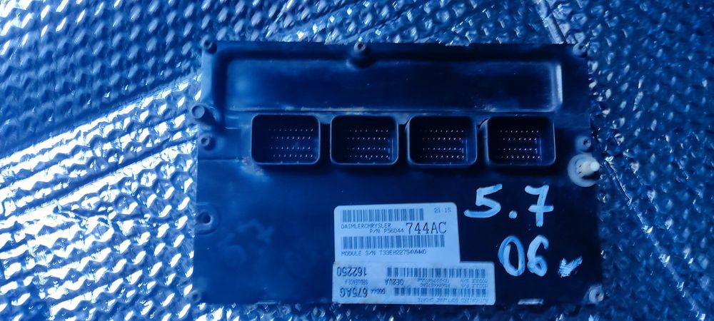 Komputer sterownik 744AC silnika 5.7 HEMI Jeep Grand Cherokee WK Comma