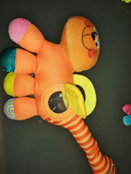 Brinquedos interativos e almofadados 	Chicco*