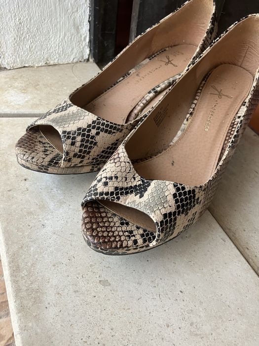 Sapatos abertos tigtesa