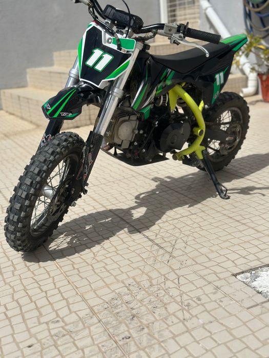 Mota de Cross em bom estado de uso usada muito poucas vezes