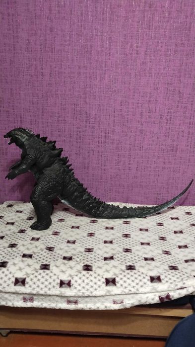 Годзілла,великий король монстрів 60см.