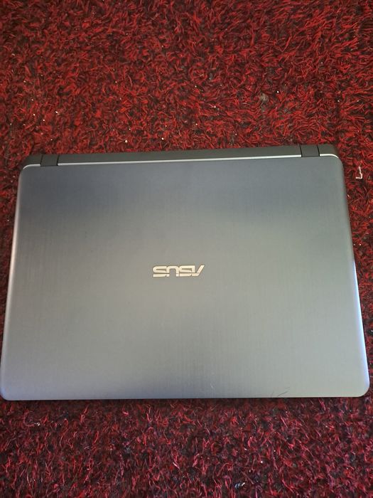 Computador marca asus