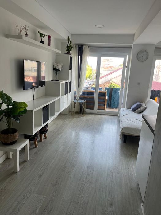 Suíte moderna com casa de banho privada e varanda no centro de Setúbal (sem internet)