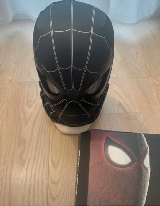 Nowa maska Spiderman, ruchome oczy