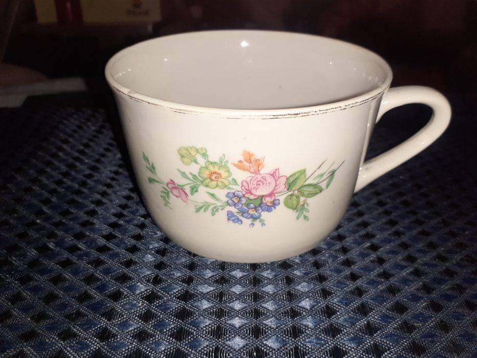 Фарфоровая чашка полонное ссср чайная с широким дном с рисунком