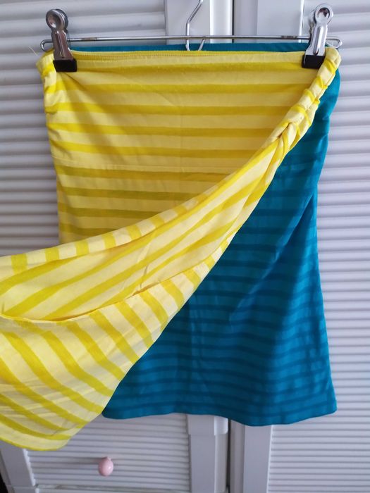 Top "cai-cai" tamanho S (em azul e amarelo)