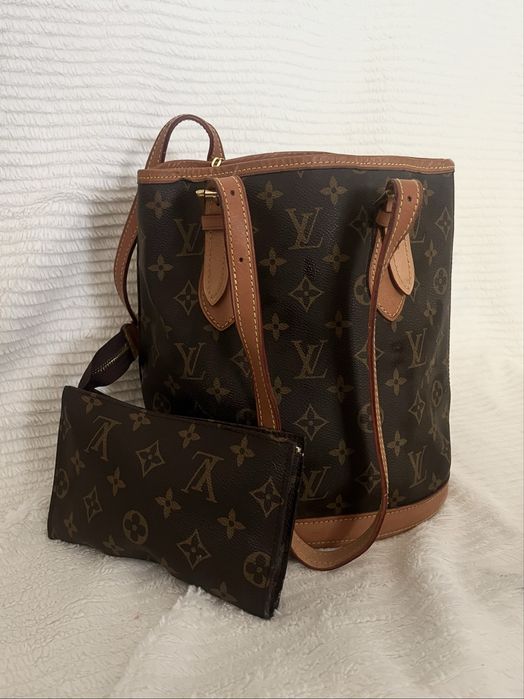 Mala Louis Vuitton Bucket GM monogram com carteira