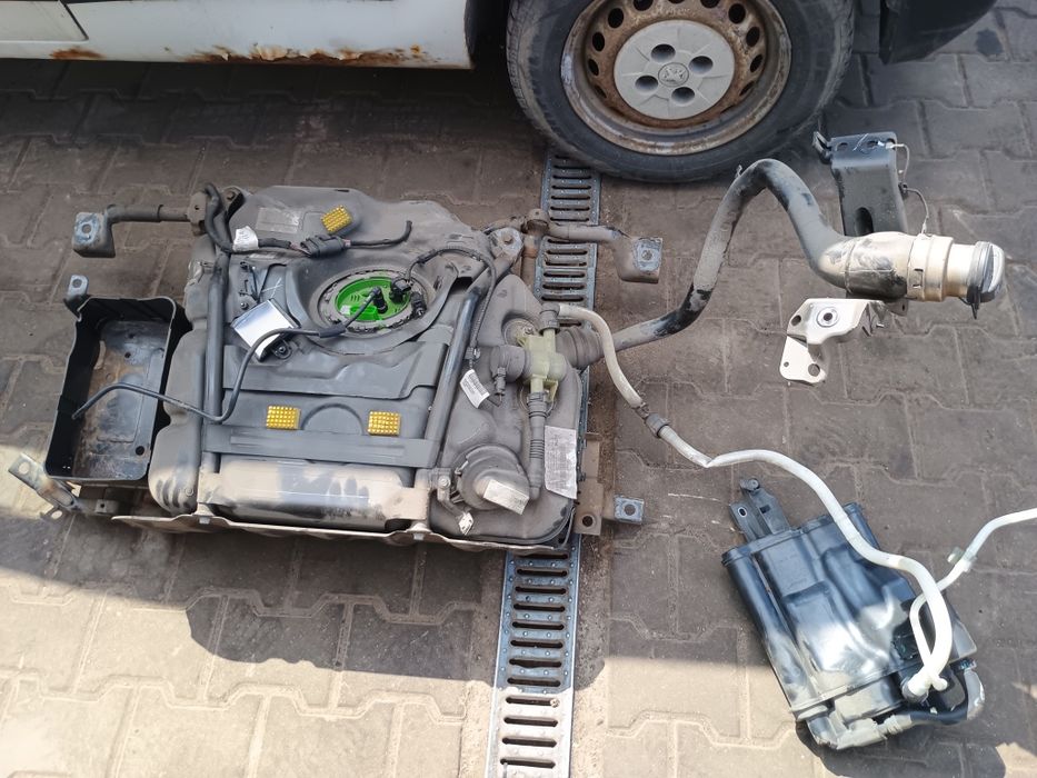 Zbiornik paliwa coupra Leon 1.4 tsi hybrid  5q3201021p