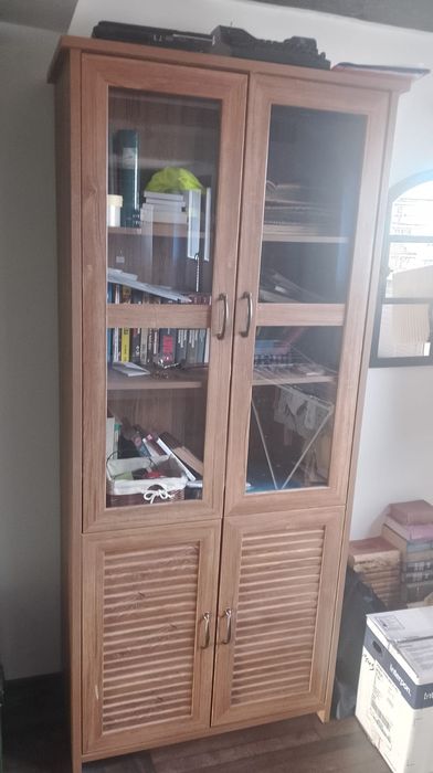 Wysoka komoda ze szkłem