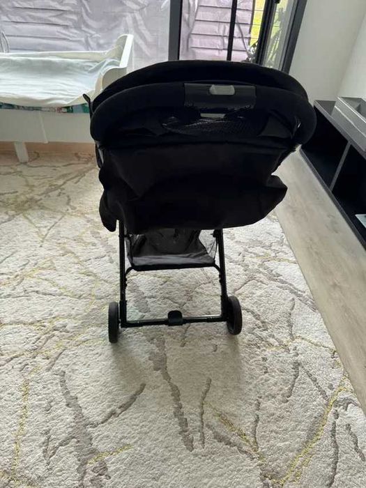 Carrinho de Bebê Leve e Compacto