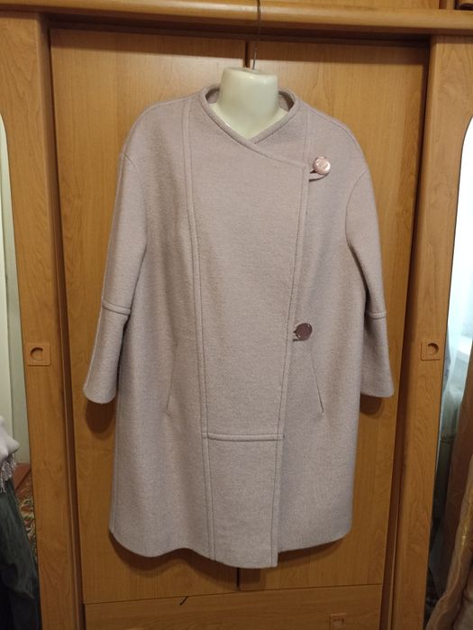 Пальто демисезонные отличного качества 52-54р