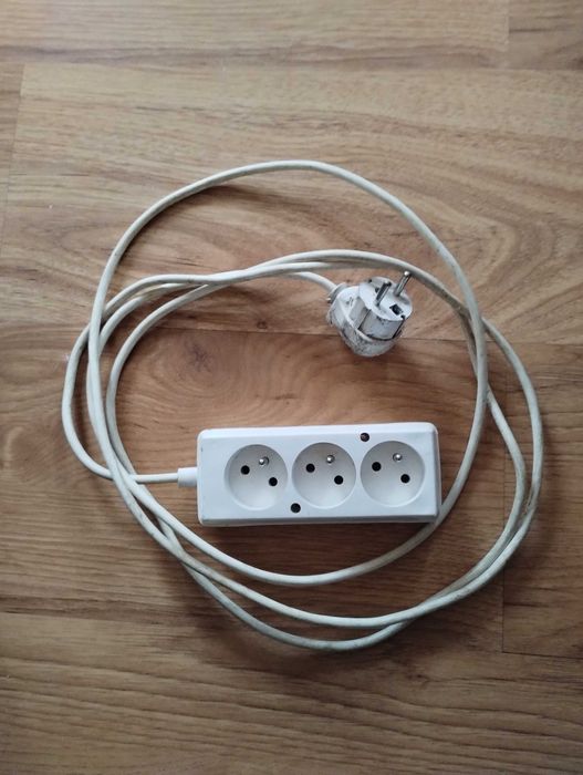 Listwa zasilająca przedłużacz sieciowy 3 gniazda 3 m Jonex Ps-370 biel