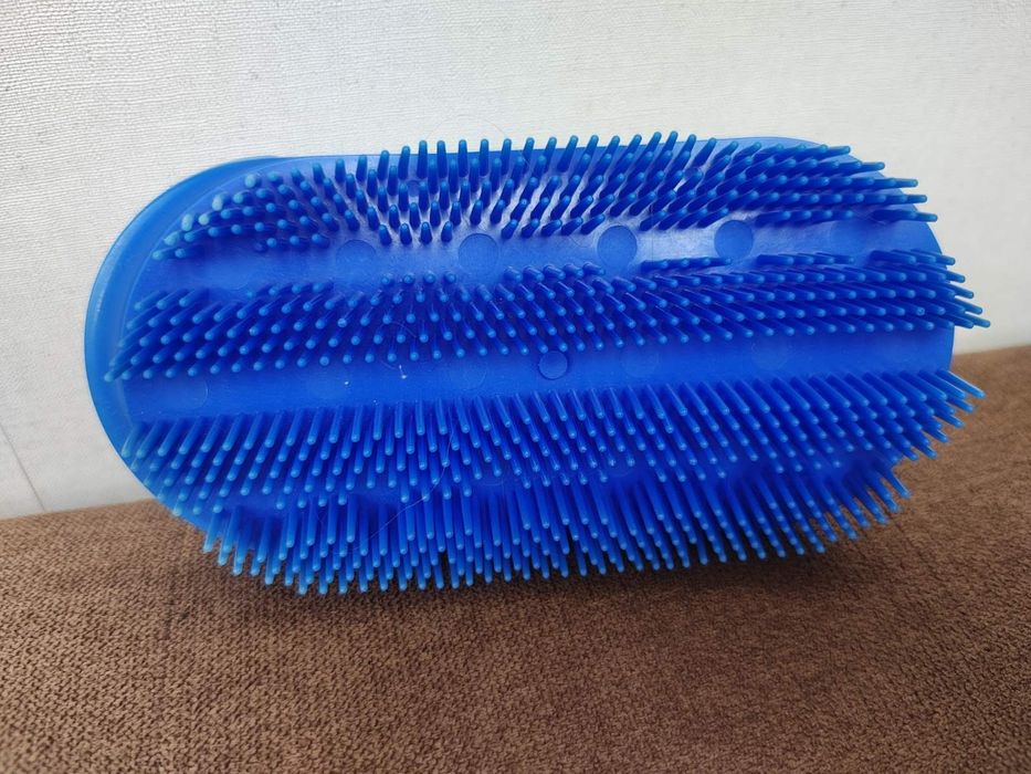 Щітка для коня пластикова