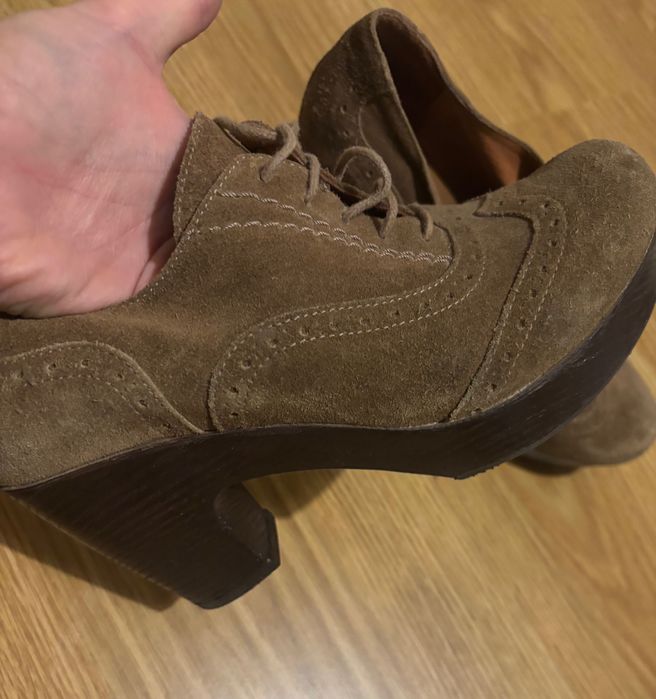 Sapatos com pouco uso