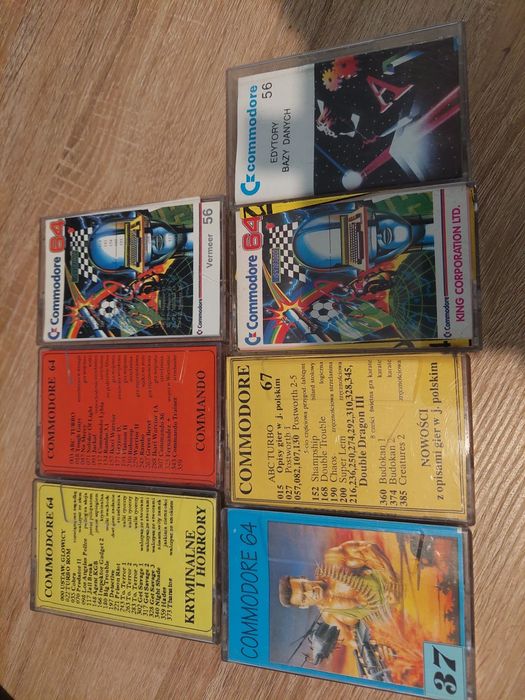 Komplet Commodore 64 plus kasety, joystick i magnetofon