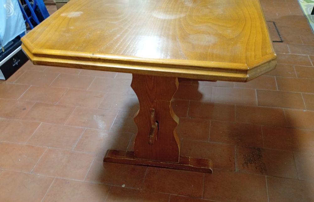 Mesa em madeira (medidas na 1ª fotografia)