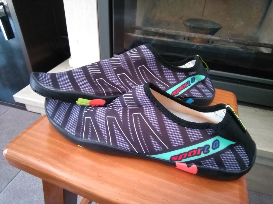 Sapatos de água novos