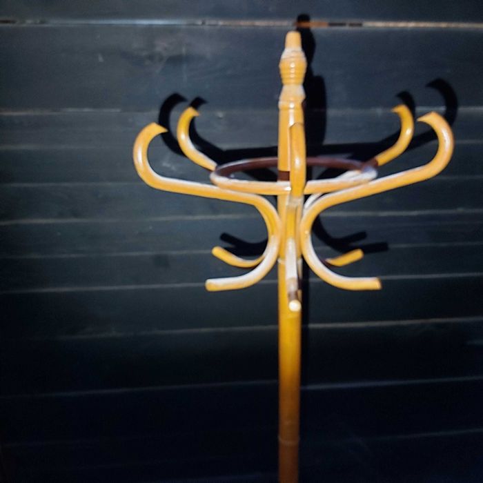 Wieszak stojący drewniany - dostawa Świdnica