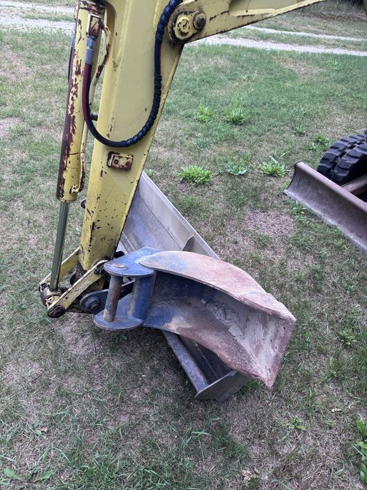 Minikoparka Yanmar B19