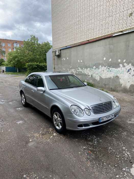 Mercedes-Benz E220 W211