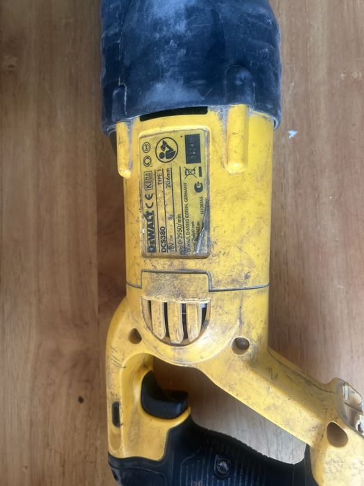 DeWalt DCS 380 lisi ogon