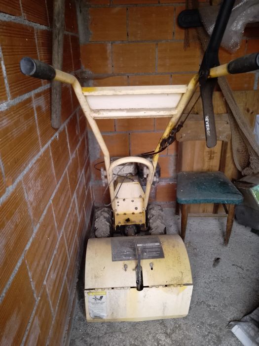 Vende se maquina de virar terra