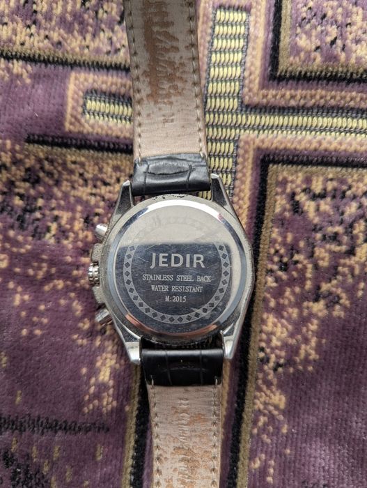 Часы кварцовые Jedir