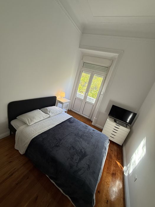 Quarto mobiliado para arrendar no centro de Lisboa