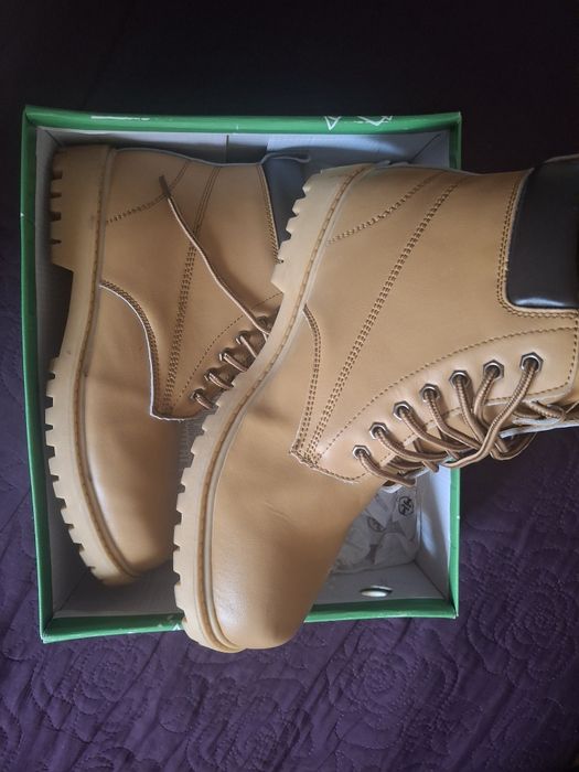 Продам зимние ботинки