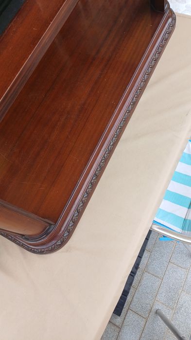Mesa de centro em mogno