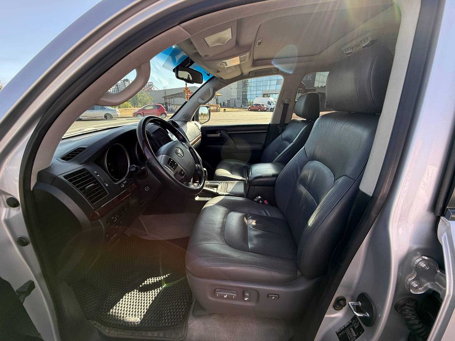 Avtoreal Toyota Land Cruiser 200 Дизель 4.5