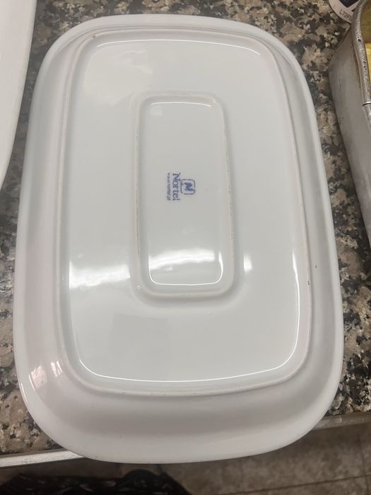 White serving trays for restaurant488729497494497281