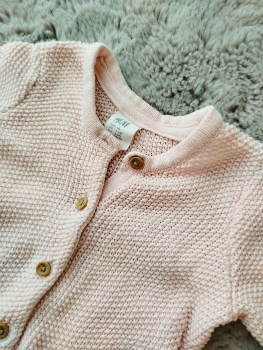 Śliczny ażurowy sweterek H&M 68 pudrowy róż