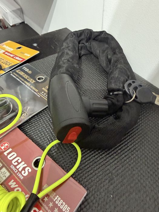 Cadeado com alarme/corrente antifurto 35€ varias cores