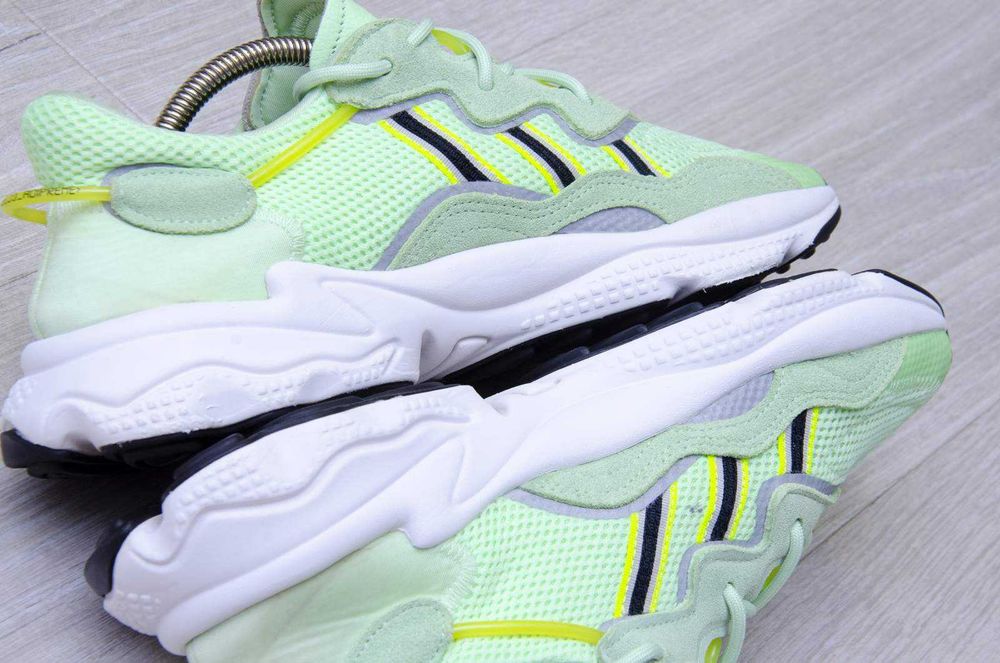 Кросівки Adidas Ozweego. Устілка 27 см