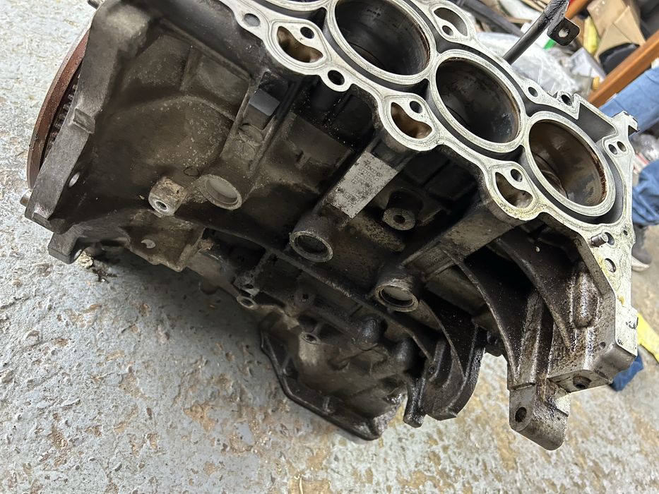 Пеньок мотора Hunday kia G4FA блок колінвал шатуни 1.4бензин