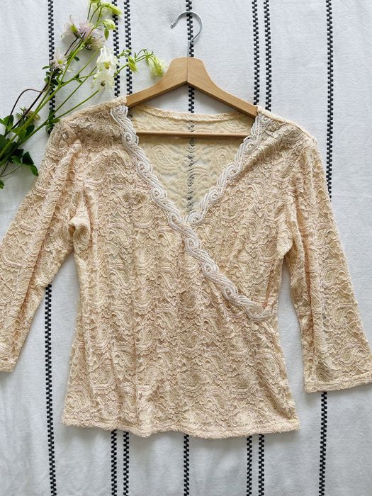 Koronkowa bluzka z kopertowym dekoltem rozmiar L szeroki rękaw